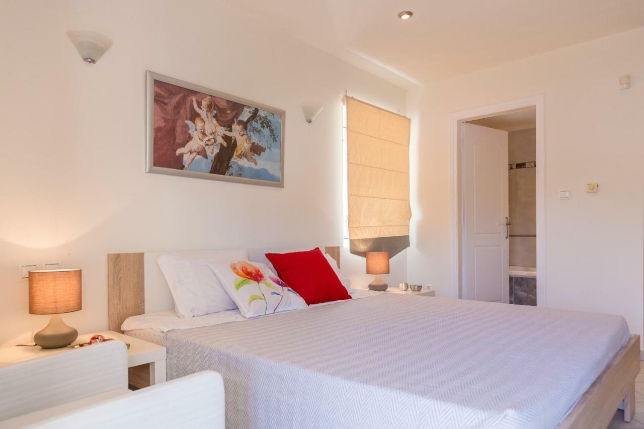 Villa Santa Barbara Marathón Dış mekan fotoğraf
